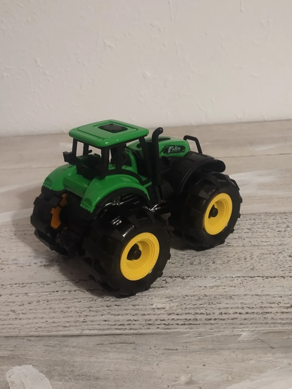 Green FARM Tractor Toy Vehicle very good condition